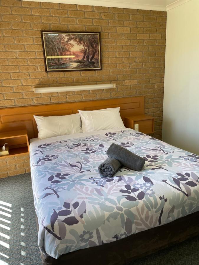 Darling Junction Motor Inn Wentworth Екстериор снимка