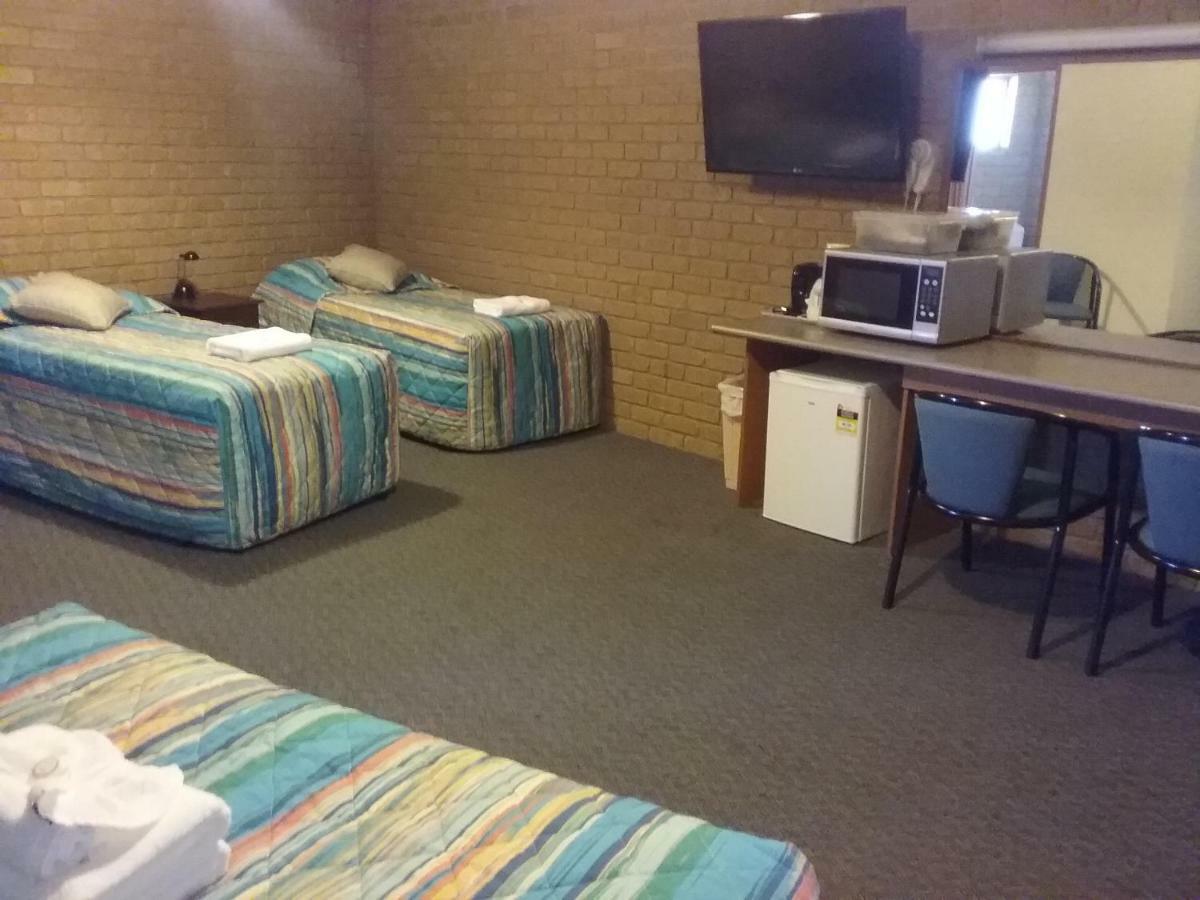 Darling Junction Motor Inn Wentworth Екстериор снимка