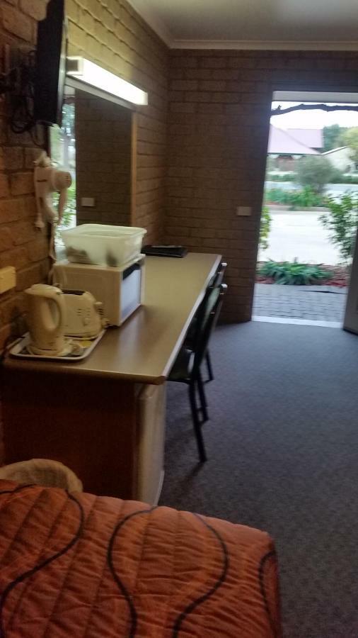 Darling Junction Motor Inn Wentworth Екстериор снимка